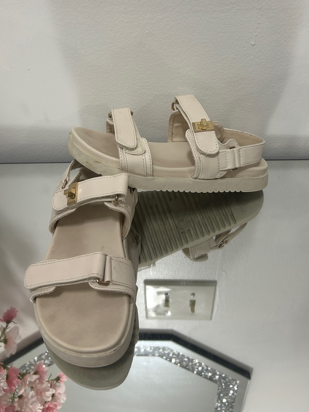 Steve Madden Girls Sandals Size 2 Beige Velcro Comfort Sport Casual
